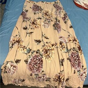 Chic Floral Maxi Skirt in Beige